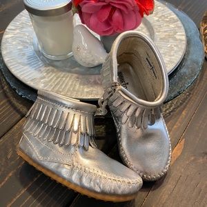 Minnetonka moccasin boots